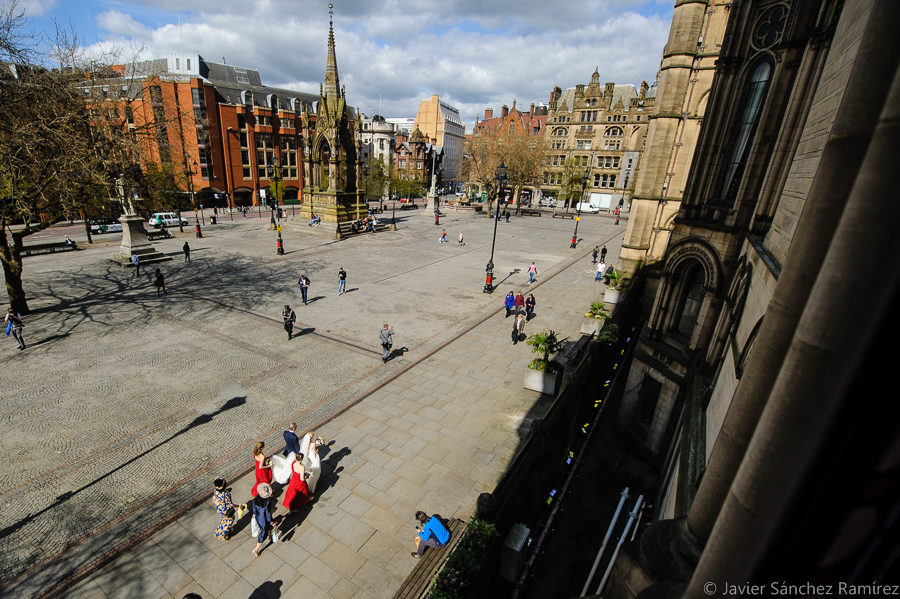 the bride is coming to the Manchester Town Hall