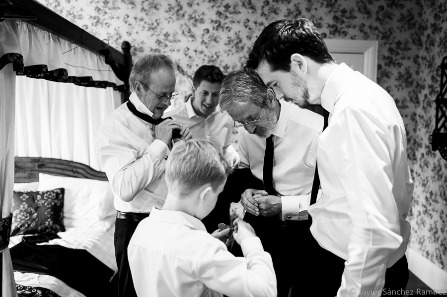 Groom and best men getting ready